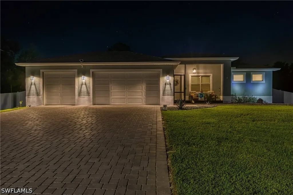 908 Hibiscus Avenue Lehigh Acres FL 33972
