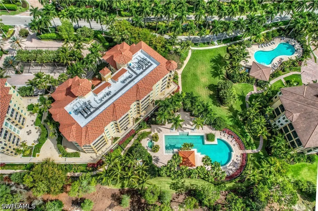 2728 Tiburon Boulevard E Naples FL 34109