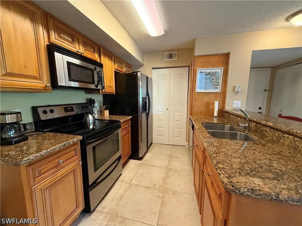 2070 Arbour Walk Circle Naples FL 34109