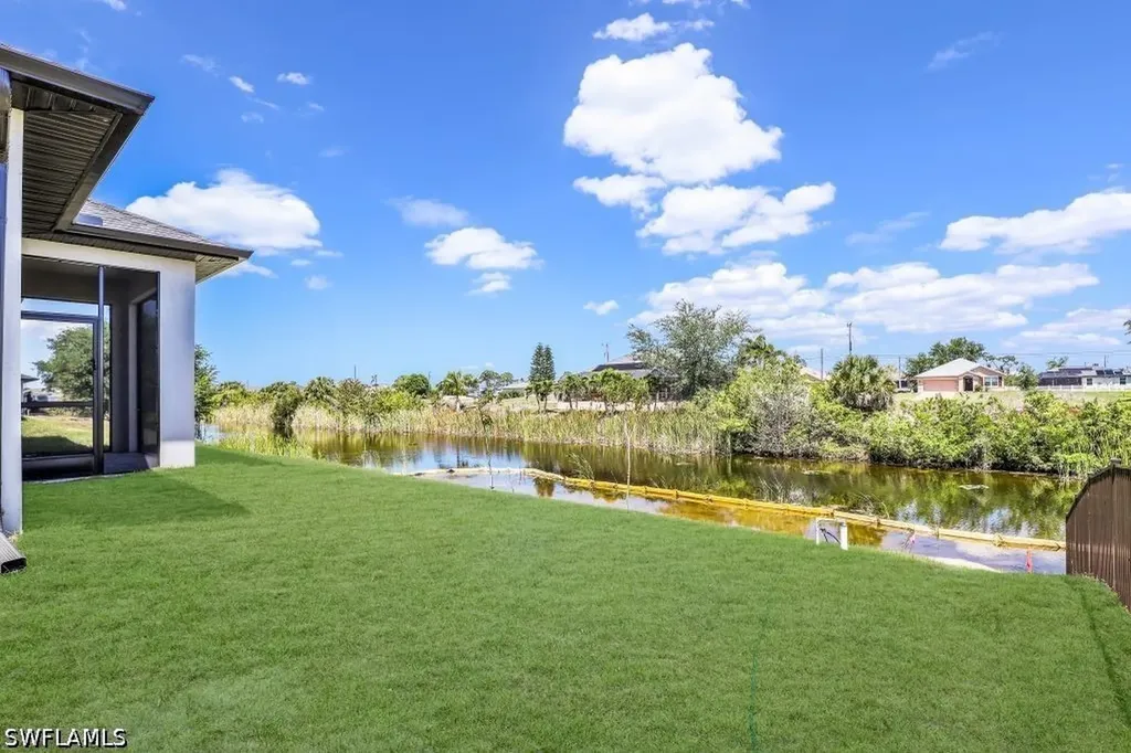 1721 NW 2nd Street Cape Coral FL 33993