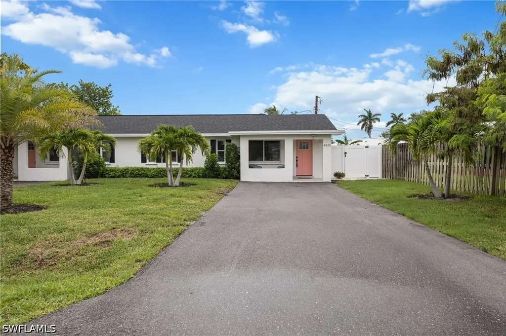 4525 Fluvia Avenue Naples FL 34103