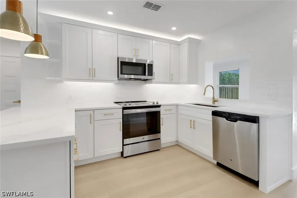 4525 Fluvia Avenue Naples FL 34103