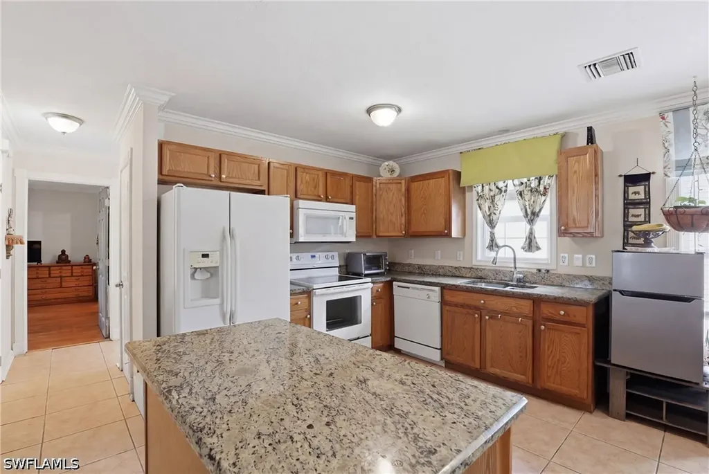 199 Leawood Circle Naples FL 34104