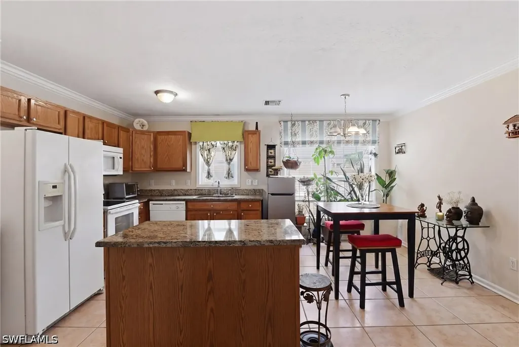 199 Leawood Circle Naples FL 34104