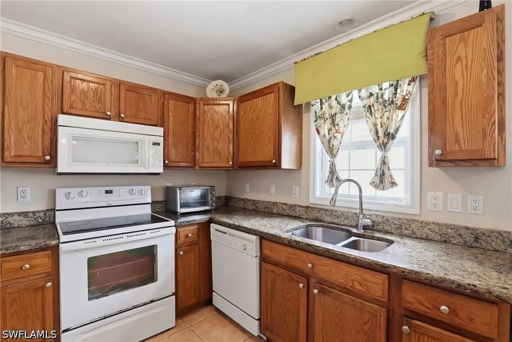 199 Leawood Circle Naples FL 34104