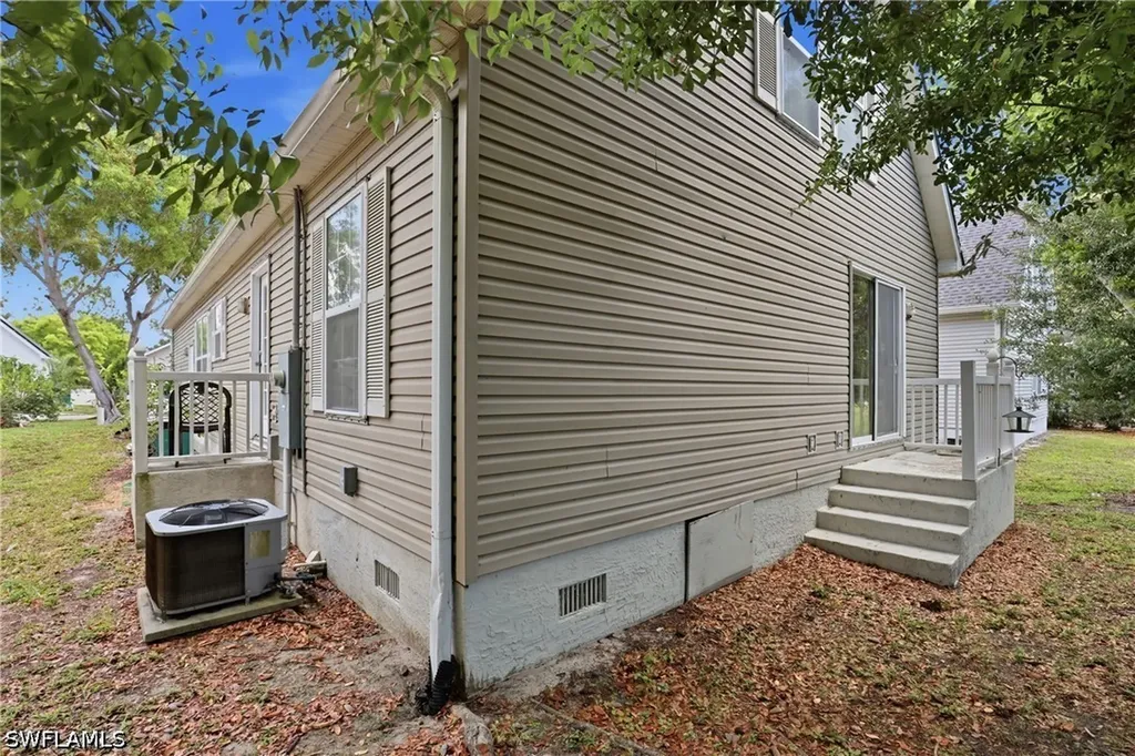 199 Leawood Circle Naples FL 34104