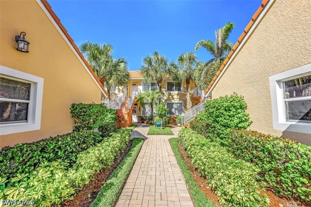 2365 Bayou Lane Naples FL 34112