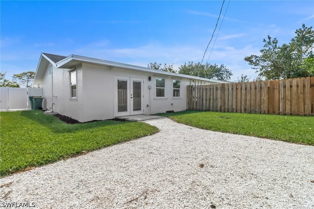 4525 Fluvia Avenue Naples FL 34103