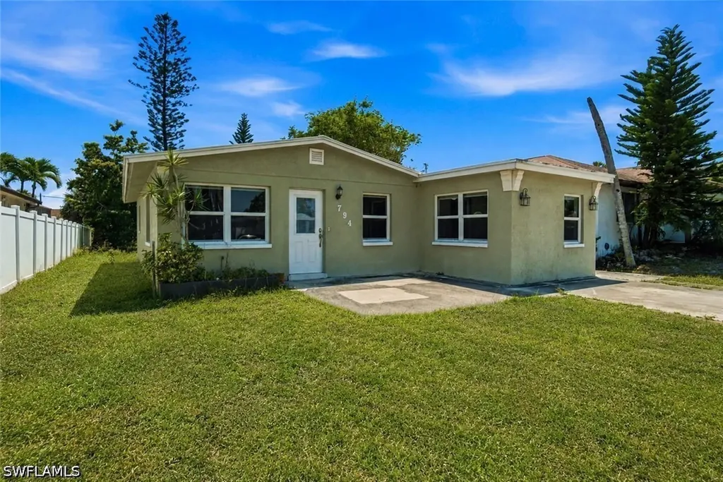 794 107th Avenue N Naples FL 34108