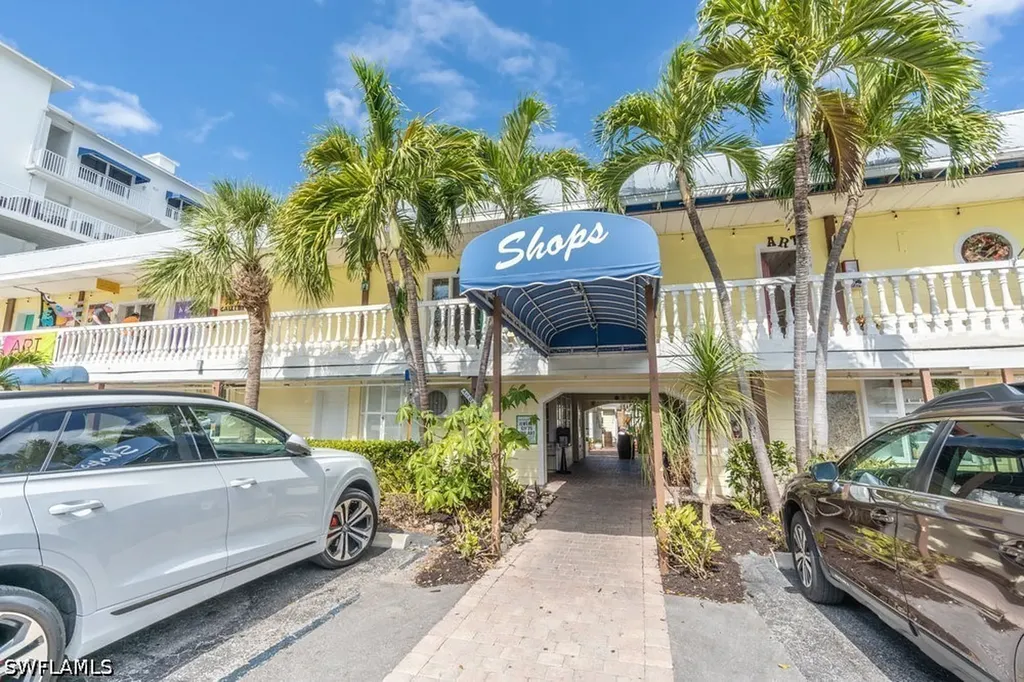 10 Tampa Place Marco Island FL 34145