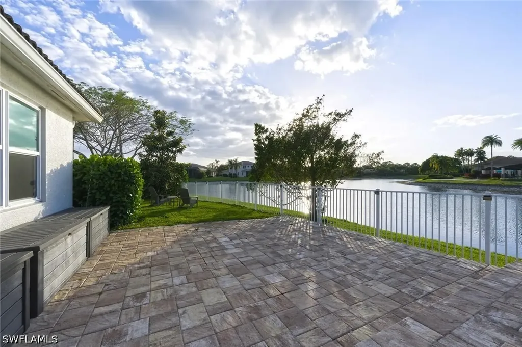 2179 Canary Island Cove Naples FL 34119