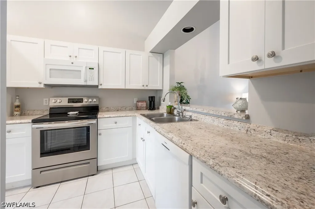 367 Dover Place Naples FL 34104