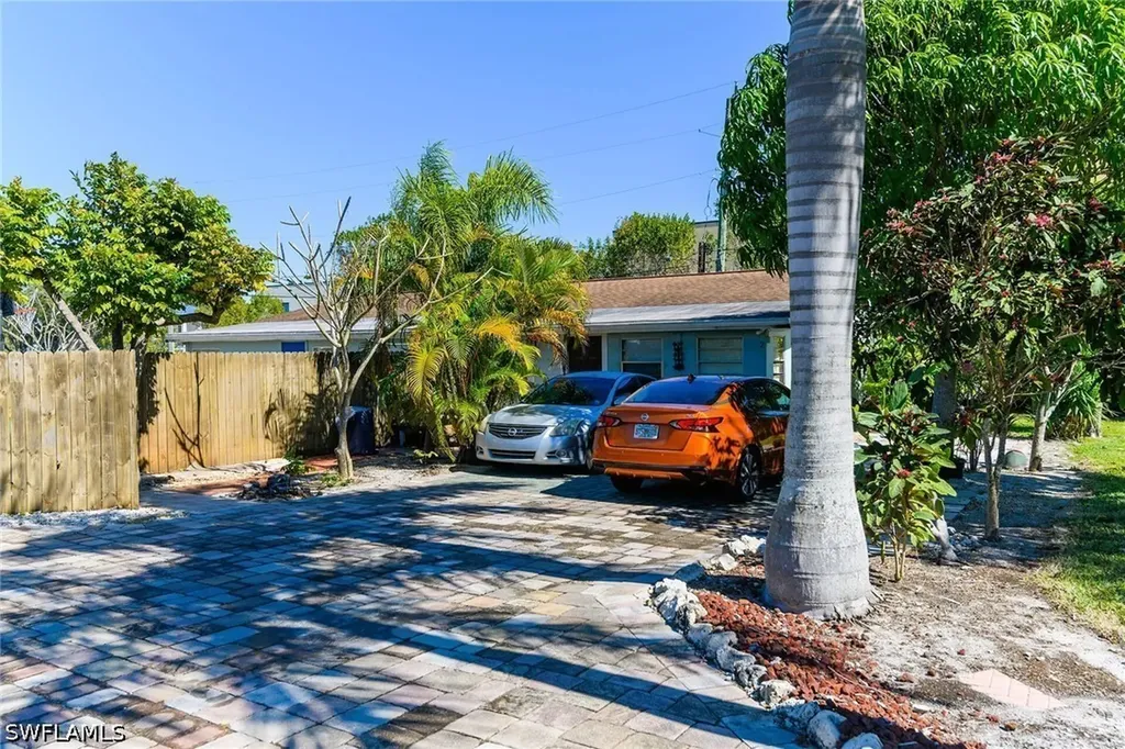 1400 Rosemary Lane Naples FL 34103