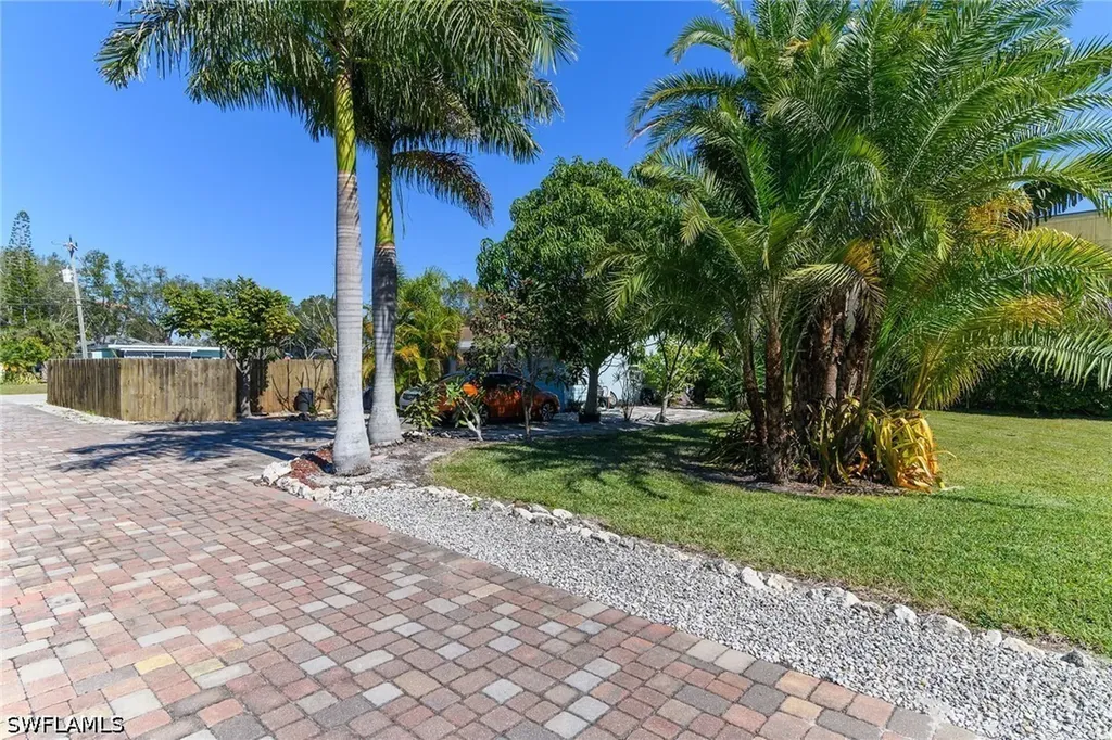 1400 Rosemary Lane Naples FL 34103