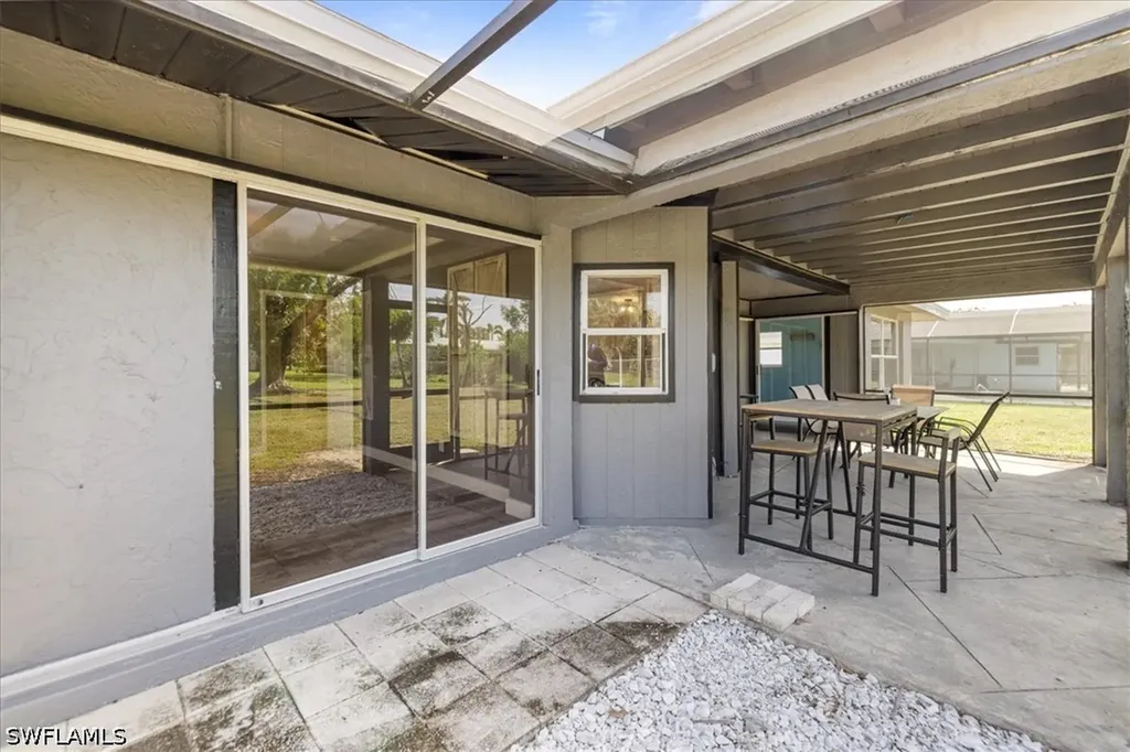 4216 SE 1st Court Cape Coral FL 33904