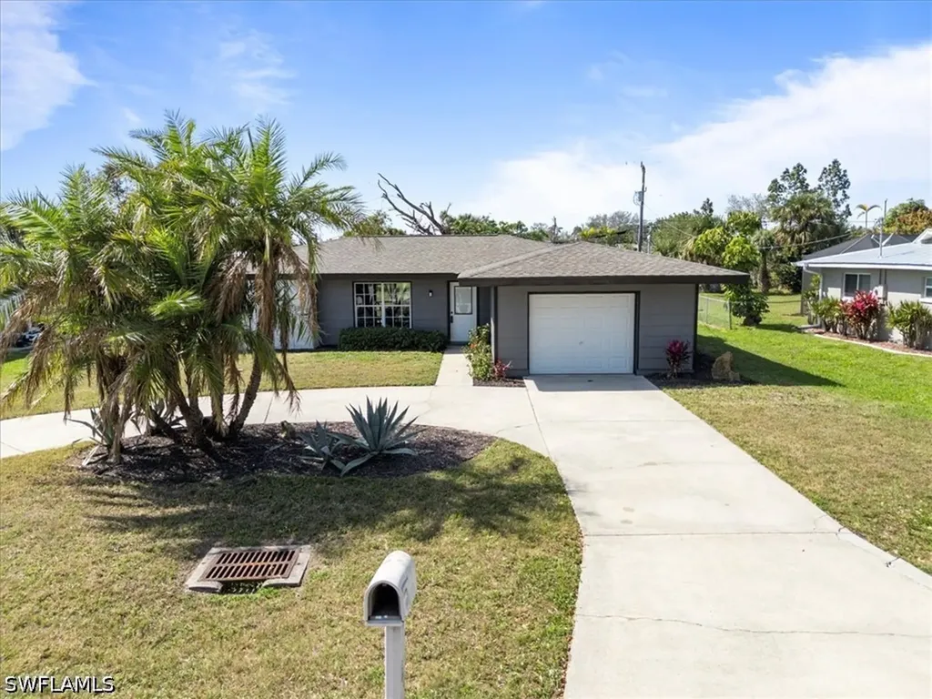 4216 SE 1st Court Cape Coral FL 33904