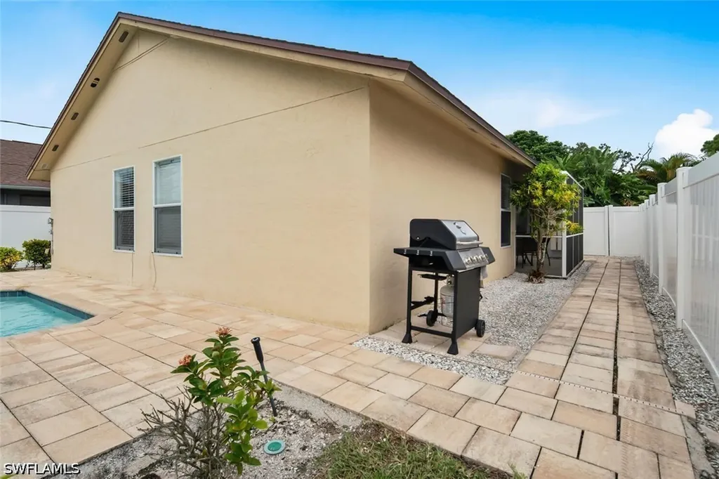 534 96th Avenue N Naples FL 34108