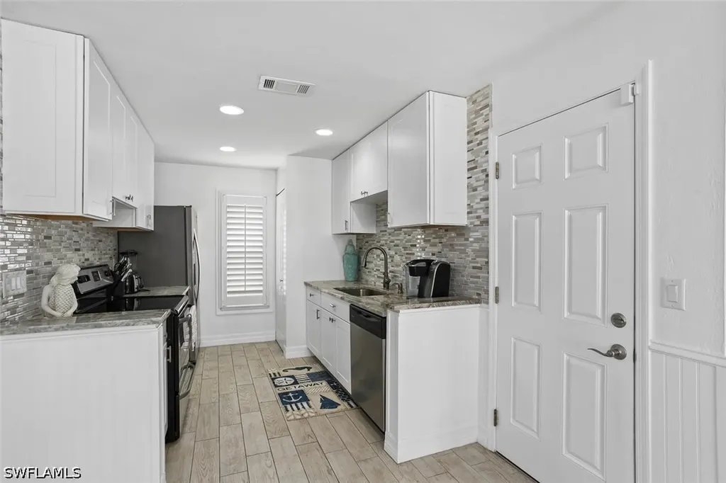 534 96th Avenue N Naples FL 34108
