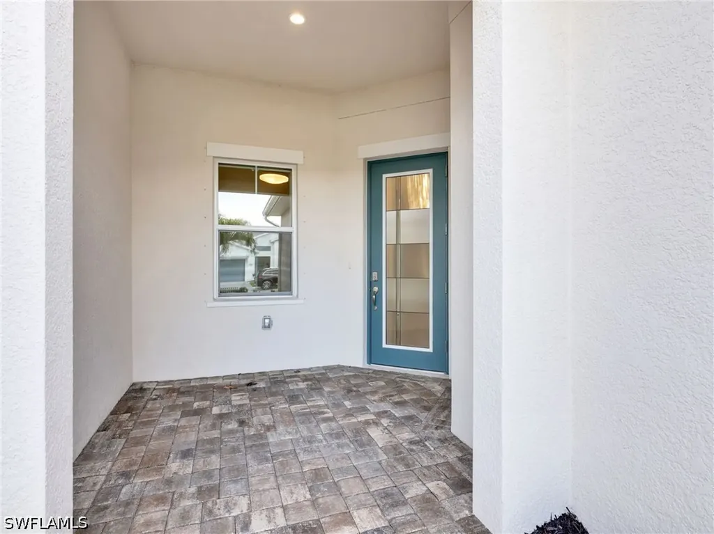 9052 Saint Lucia Drive Naples FL 34114