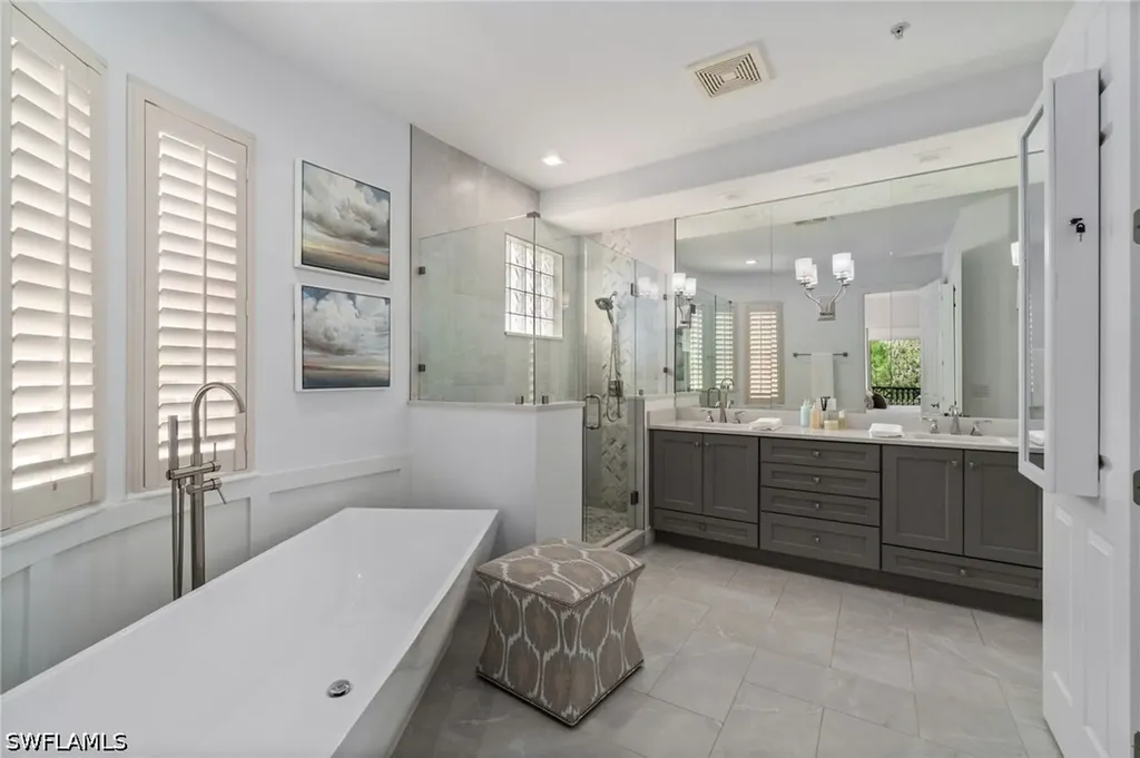 2842 Tiburon Boulevard E Naples FL 34109