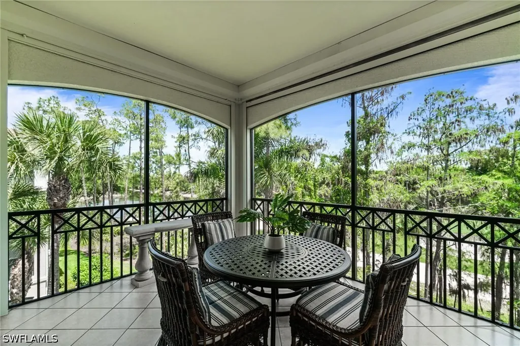 2842 Tiburon Boulevard E Naples FL 34109