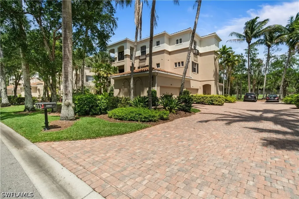 2842 Tiburon Boulevard E Naples FL 34109