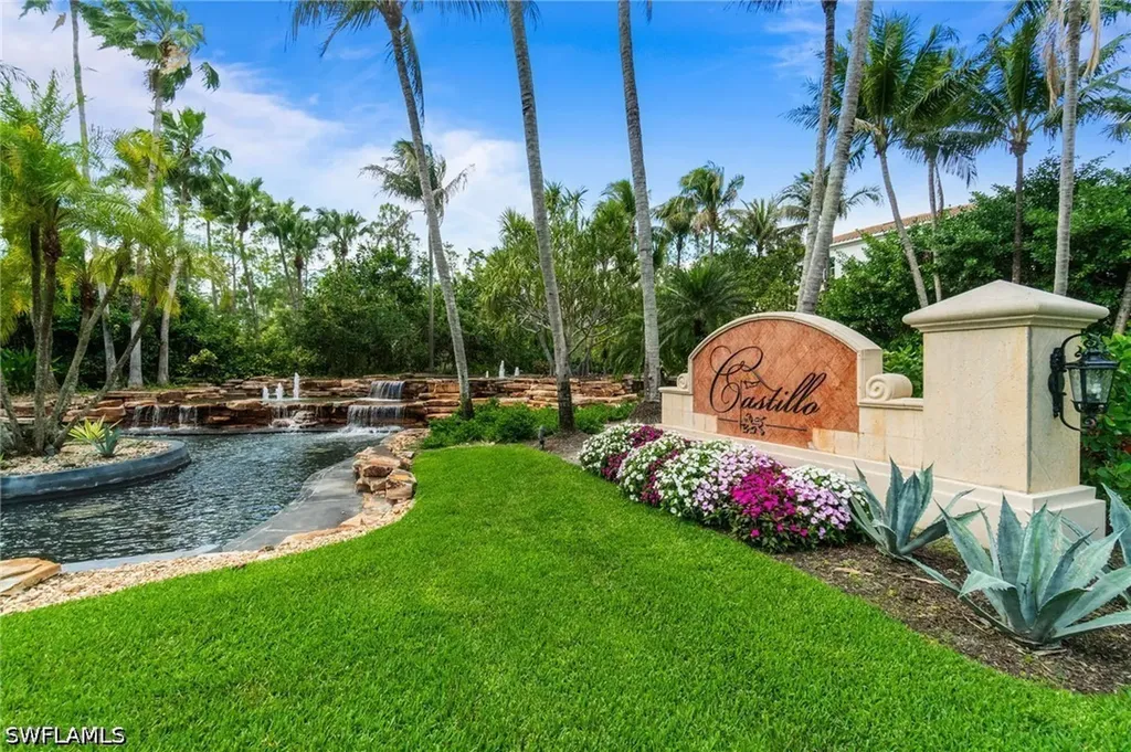 2842 Tiburon Boulevard E Naples FL 34109
