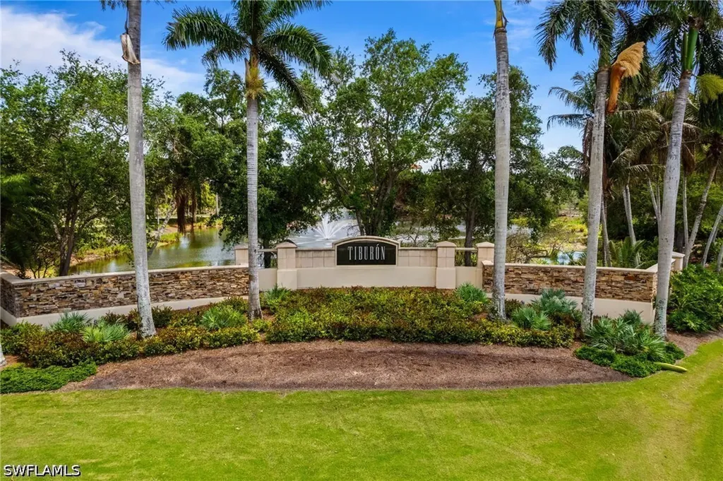2842 Tiburon Boulevard E Naples FL 34109