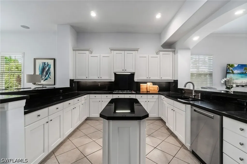2842 Tiburon Boulevard E Naples FL 34109