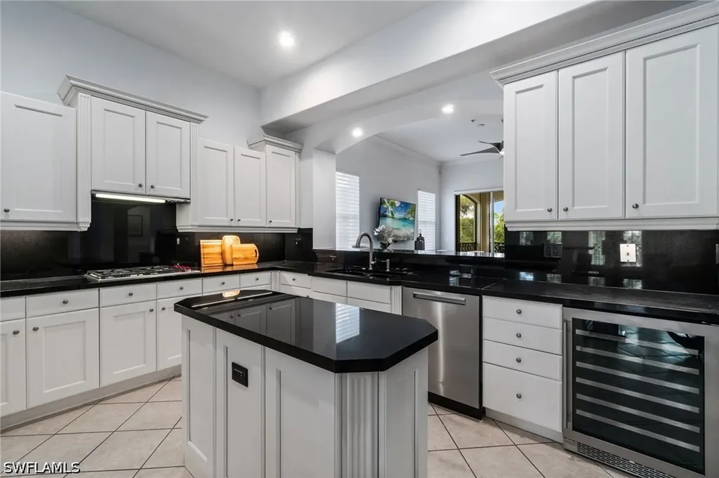 2842 Tiburon Boulevard E Naples FL 34109