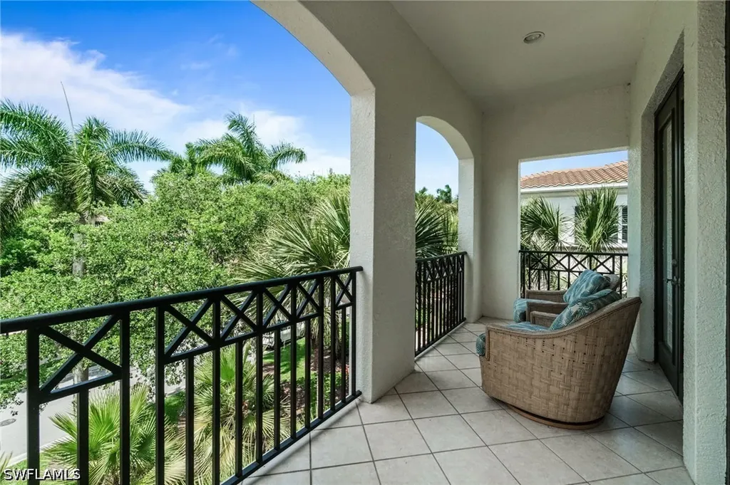 2842 Tiburon Boulevard E Naples FL 34109
