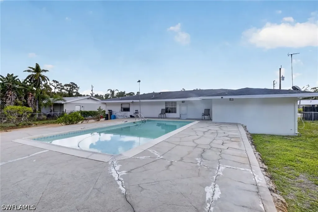 443 Castle Drive Naples FL 34119