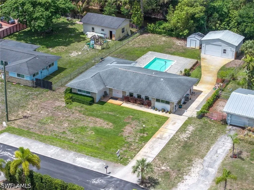 443 Castle Drive Naples FL 34119