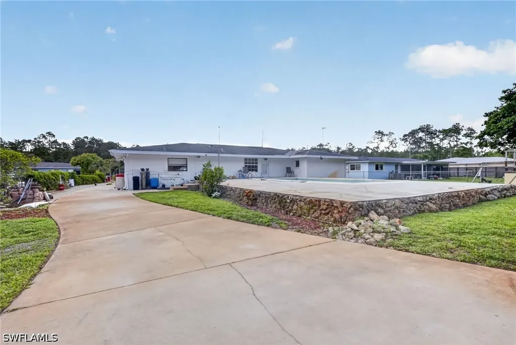 443 Castle Drive Naples FL 34119