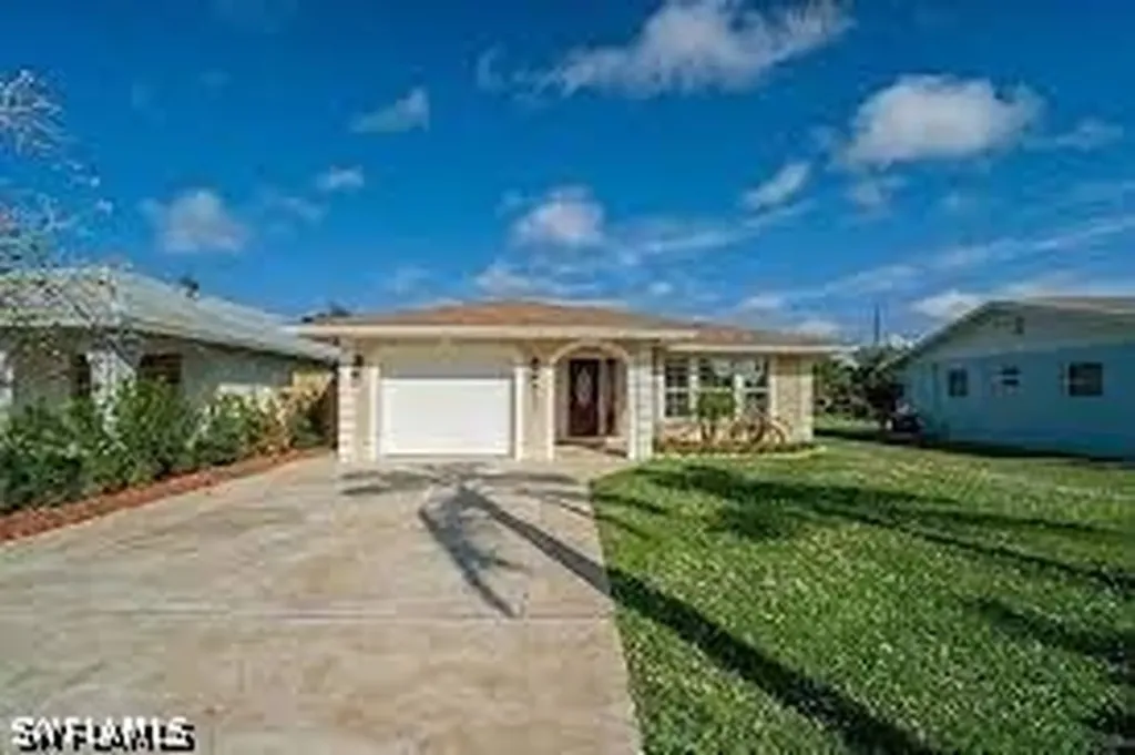 637 95th Avenue N Naples FL 34108