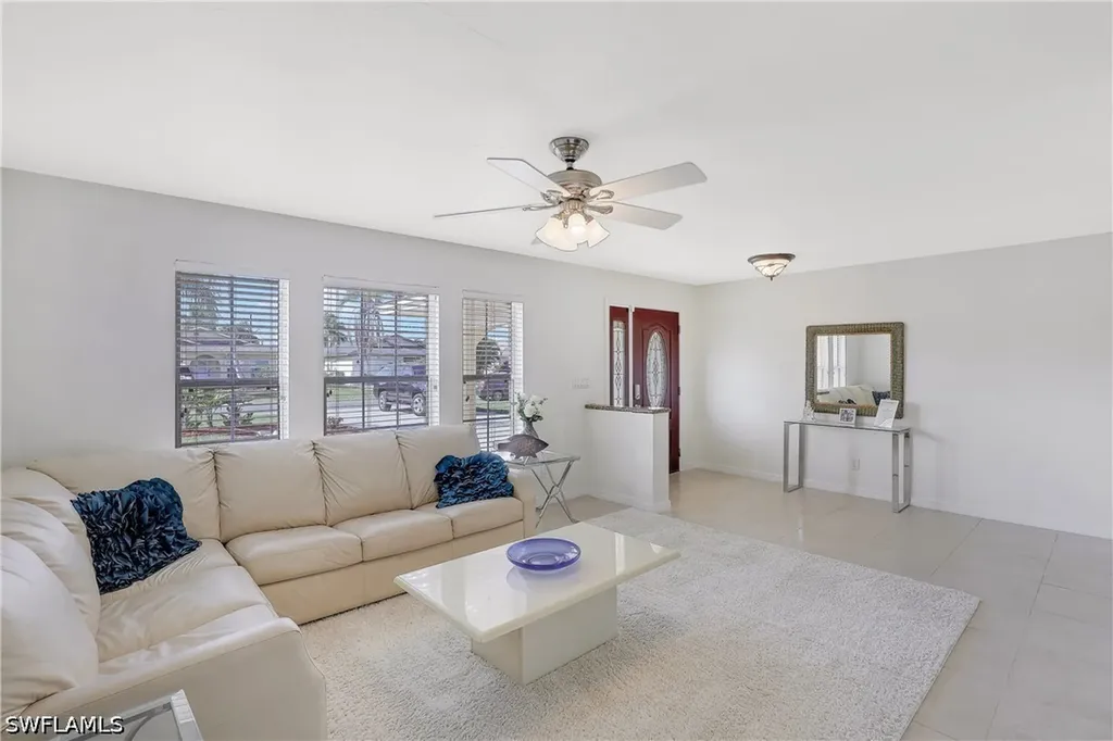 637 95th Avenue N Naples FL 34108