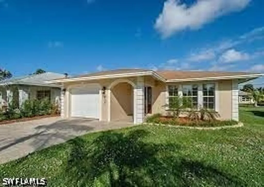 637 95th Avenue N Naples FL 34108