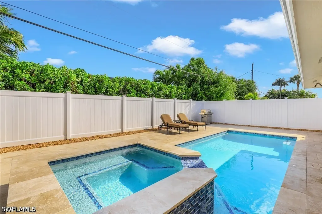 637 95th Avenue N Naples FL 34108