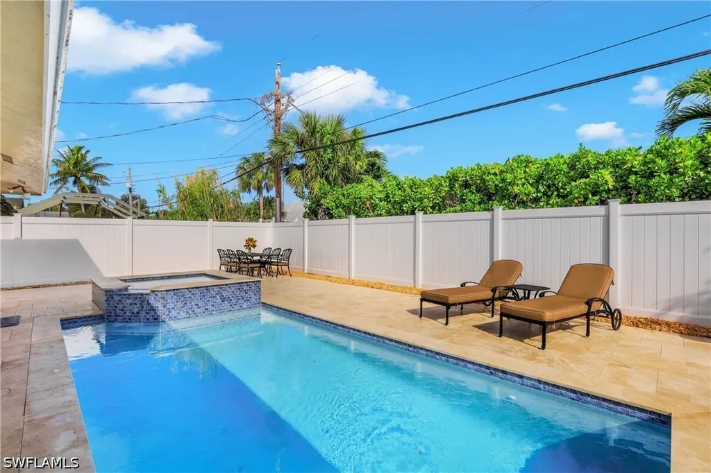 637 95th Avenue N Naples FL 34108