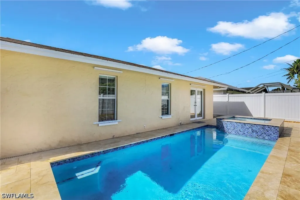 637 95th Avenue N Naples FL 34108