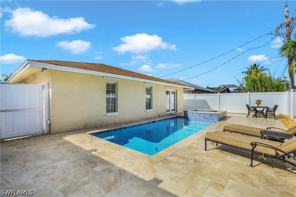 637 95th Avenue N Naples FL 34108