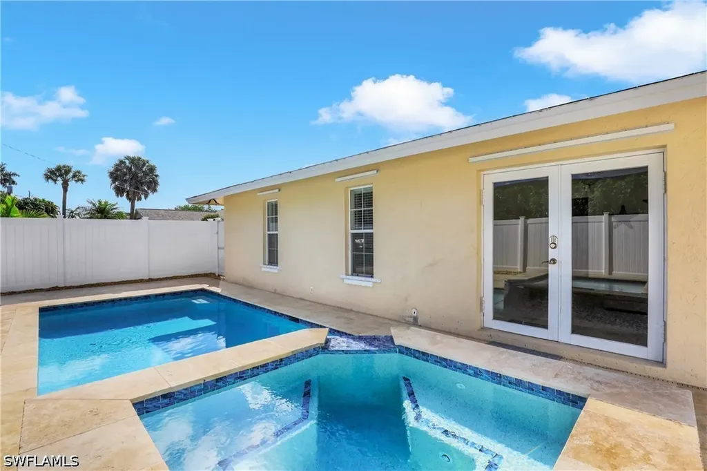 637 95th Avenue N Naples FL 34108