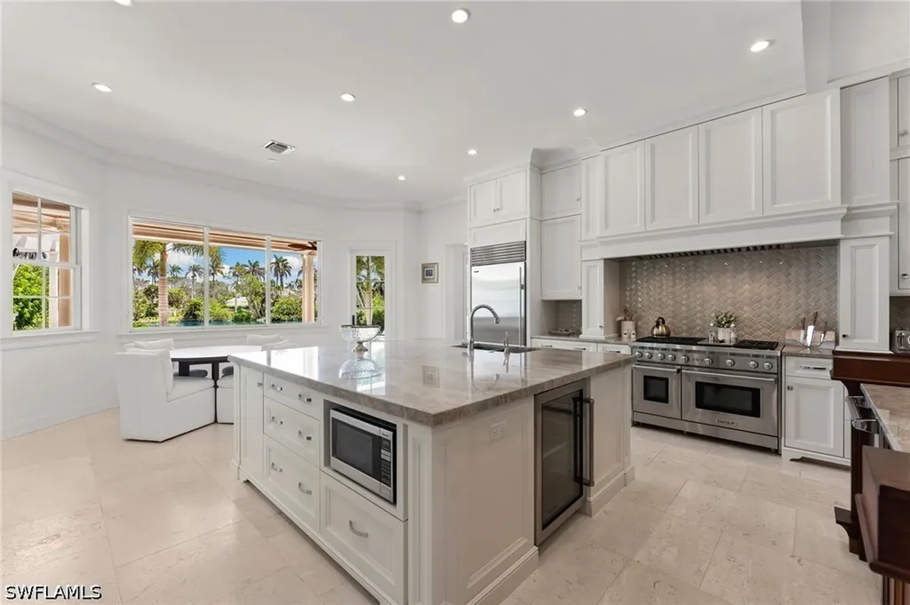2325 Lantern Lane Naples FL 34102