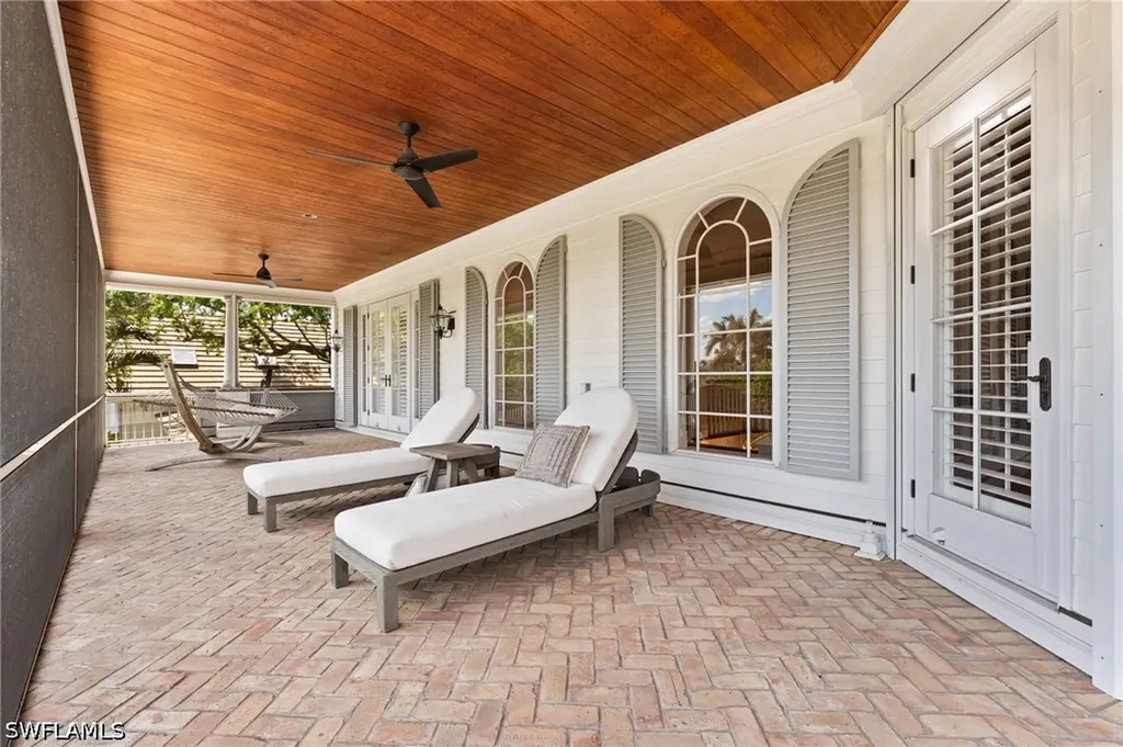 2325 Lantern Lane Naples FL 34102
