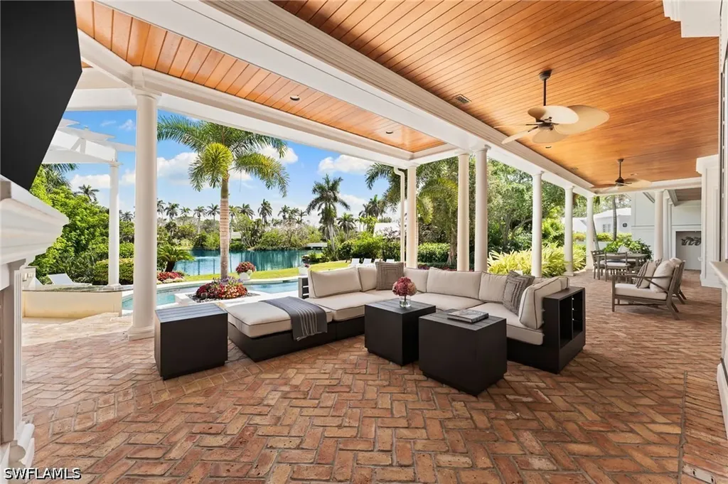 2325 Lantern Lane Naples FL 34102
