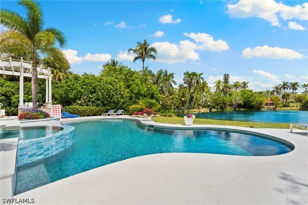 2325 Lantern Lane Naples FL 34102