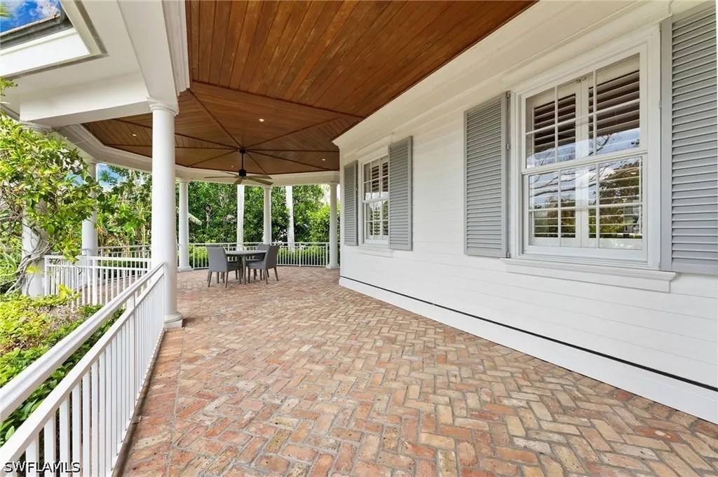 2325 Lantern Lane Naples FL 34102