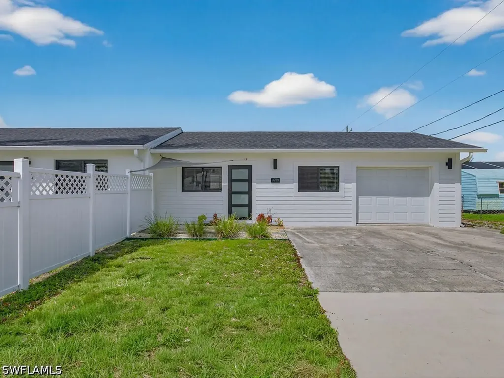 595 99th Avenue N Naples FL 34108