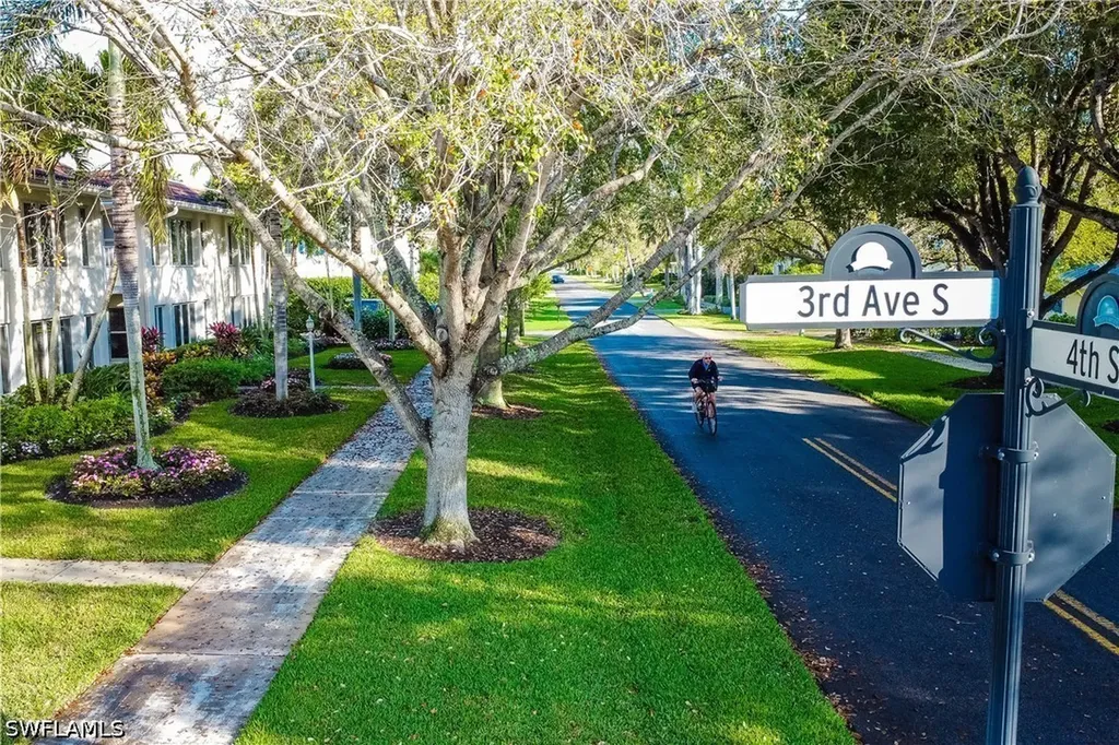 290 4th Street S Naples FL 34102