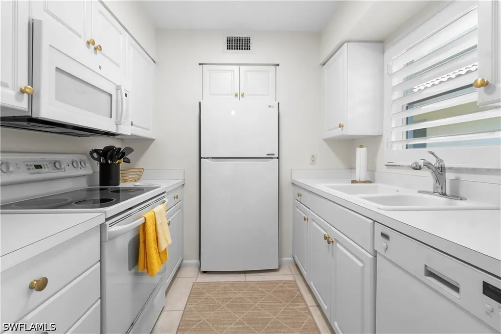 290 4th Street S Naples FL 34102